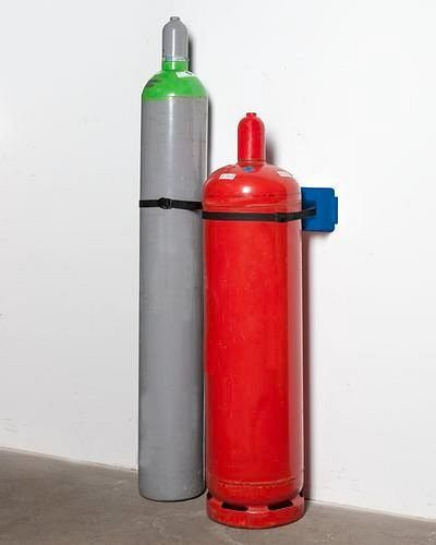 DENIOS nástěnný držák na plynovou lahev WH 2-P univerzální z polyetylenu (PE), pro 2 lahve (max. Ø 320 mm), 241-360