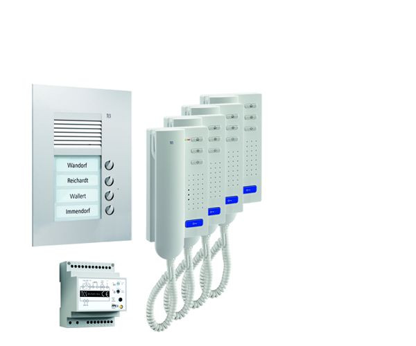 TCS ajtóvezérlő rendszer audio: UP csomag 4 lakóegységhez, kültéri állomással PUK 4 csengőgomb, 4x ISH3030 ajtótelefon, BVS20 vezérlőegység, PPU04-HU/02