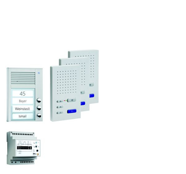 TCS ajtóvezérlő rendszer audio: AP csomag 3 lakóegységhez, kültéri állomással PAK 3 csengőgombok, 3x ISW3030 kihangosító hangszóró, BVS20 vezérlőegység, PPAF03-HU/02