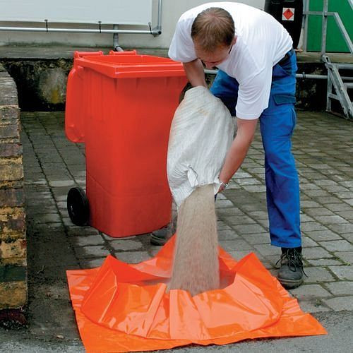 DENIOS kloakdæksel lavet af polyethylen med mærkat og 3 tomme sandsække i rullecontainer, 201-660