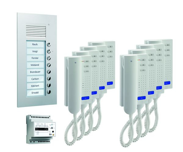 TCS ajtóvezérlő rendszer audio: UP csomag 8 lakóegységhez, kültéri állomással PUK 8 csengőgomb, 8x ISH3030 ajtótelefon, BVS20 vezérlőkészülék, PPU08-HU/02
