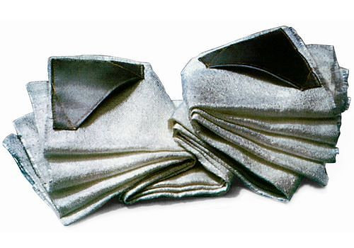DENIOS požární přikrývka, vyrobená ze strukturované skleněné tkaniny, typově testována podle DIN EN 1869, 164-337